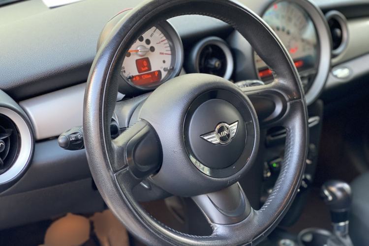 Used  MINI 2011 1.6L ONE
