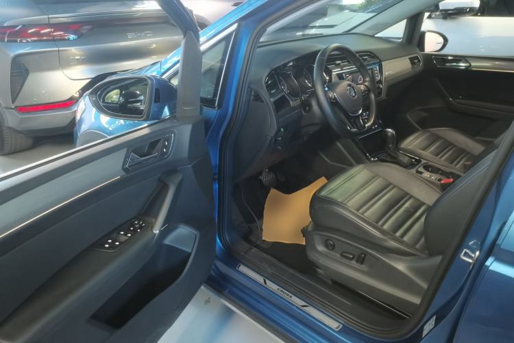 Used Volkswagen Touran 2018 Volkswagen Touran L 280TSI DSG Boundary Luxury Edition 7 Seats China VI Standard
