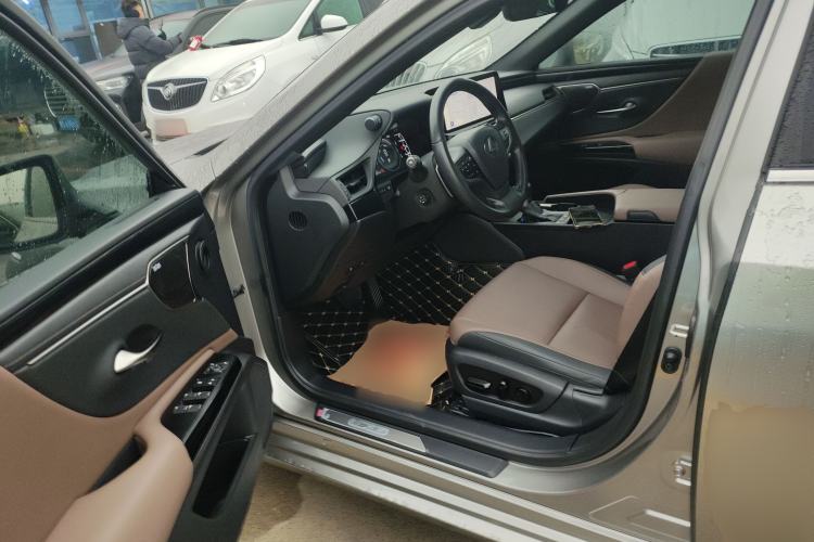 Used Lexus ES 2022 300h Excellence Edition
