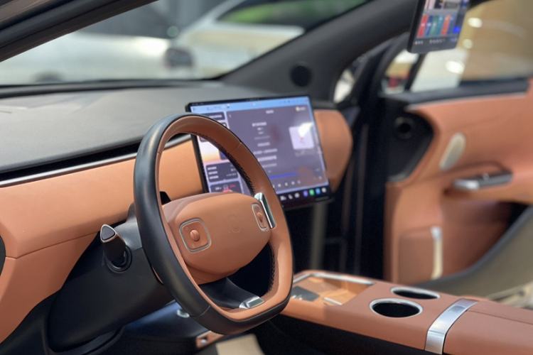 Used  E07 2025 All-Electric 4x4 90kWh Ultra High-Performance Edition
