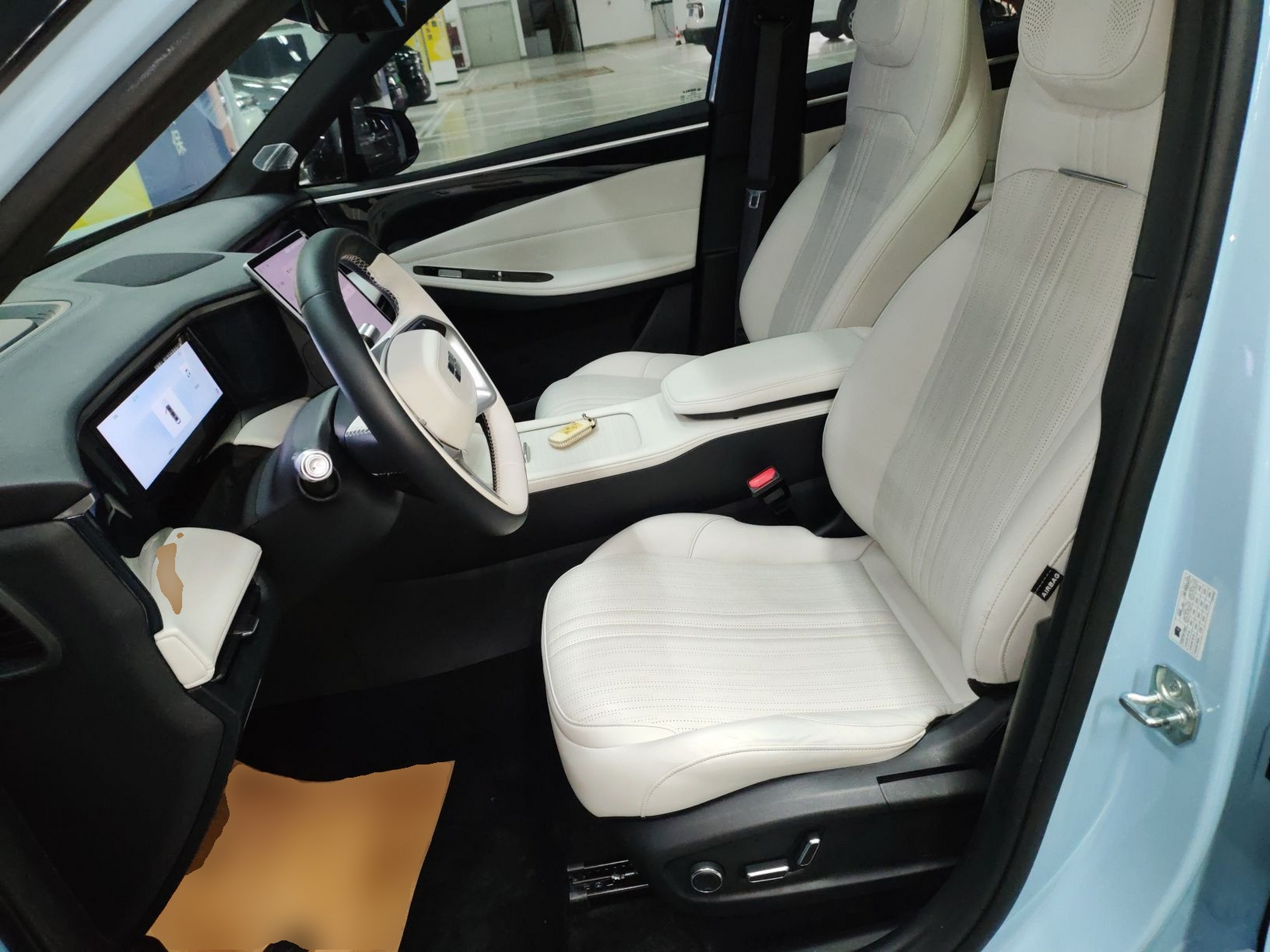 Переднее сиденье в автомобиле