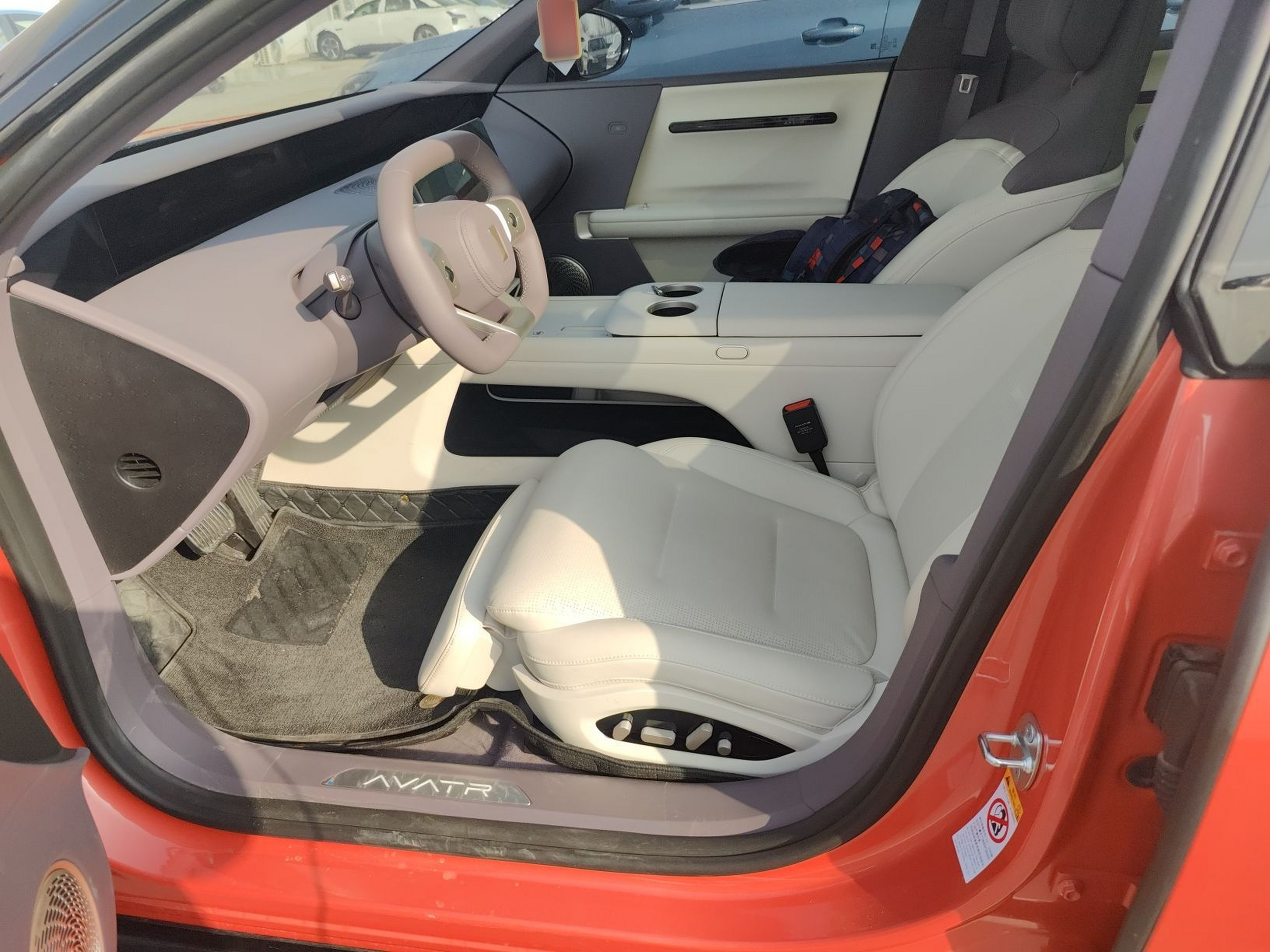 Переднее сиденье в автомобиле