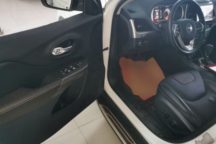 Used  Cherokee 2016 2.4L Leading Edition