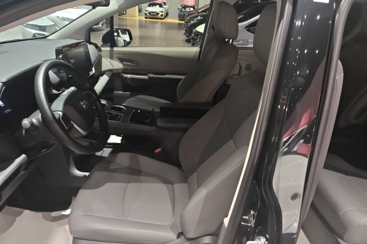 Used Toyota Granvia 2023 2.5L Hybrid Comfort Edition
