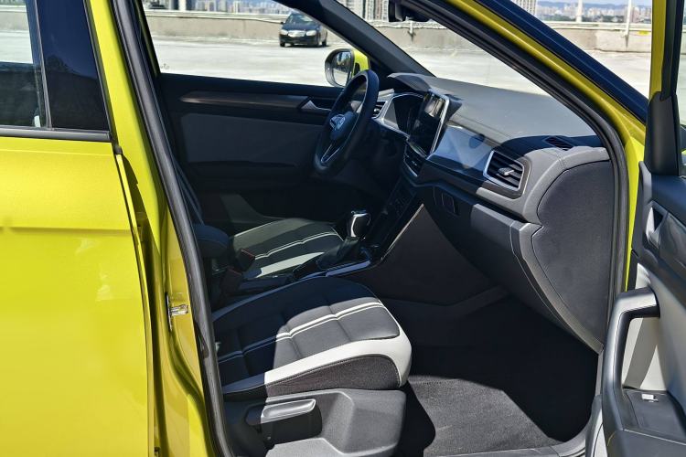 Used Volkswagen T-ROC 2023 300TSI DSG Two-Wheel Drive Starlight Edition
