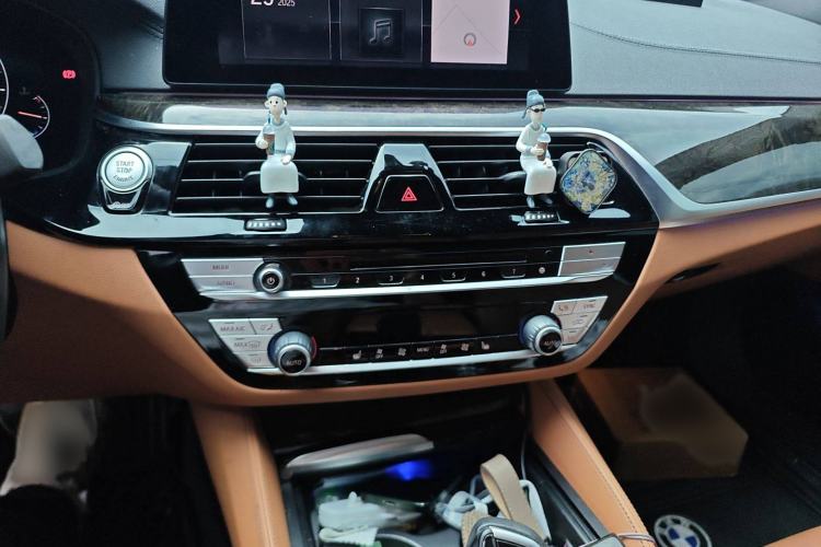 Used BMW 5 Series 2019 Facelifted 530Li Leading Edition M Sport Package