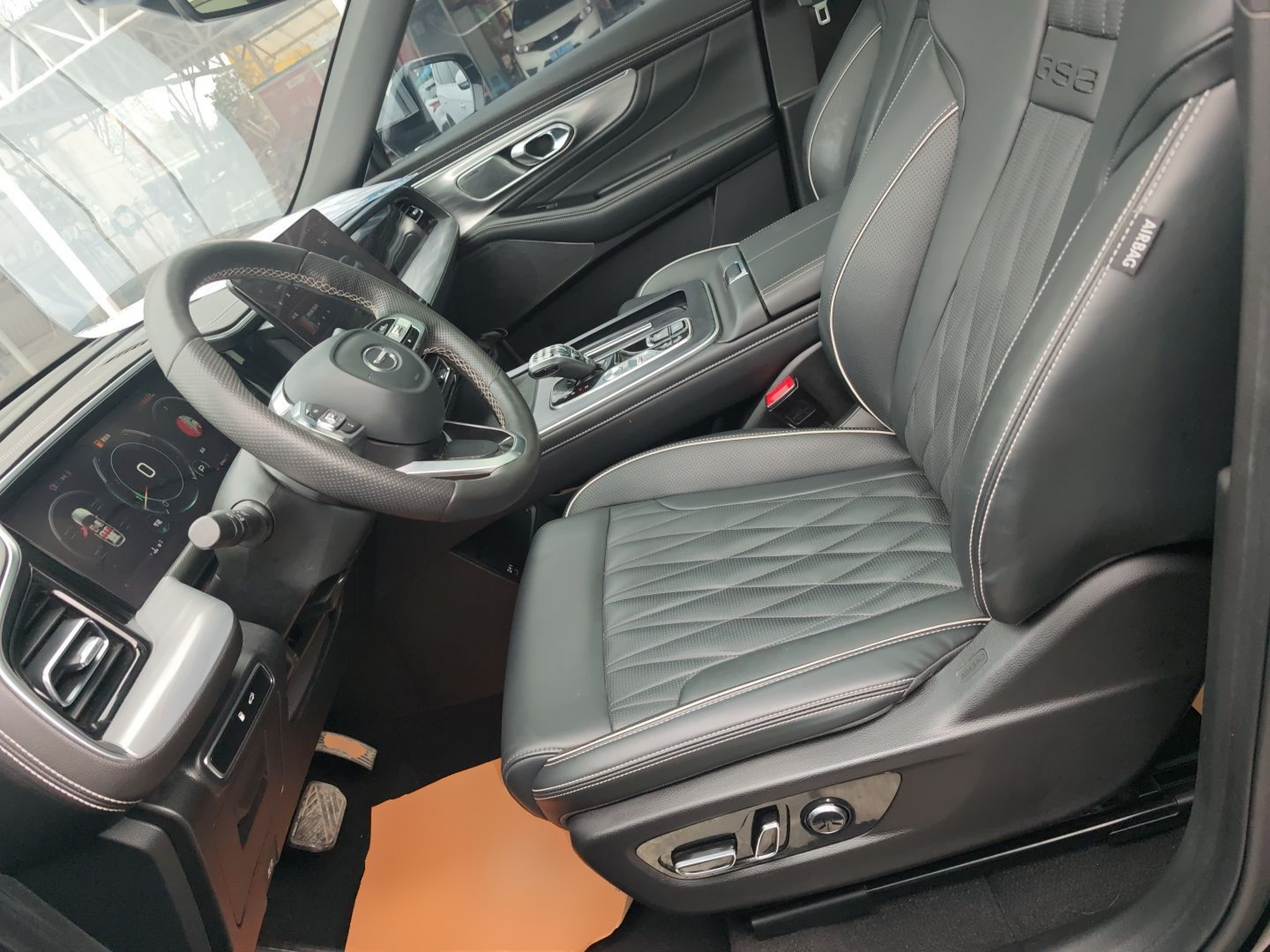 Переднее сиденье в автомобиле