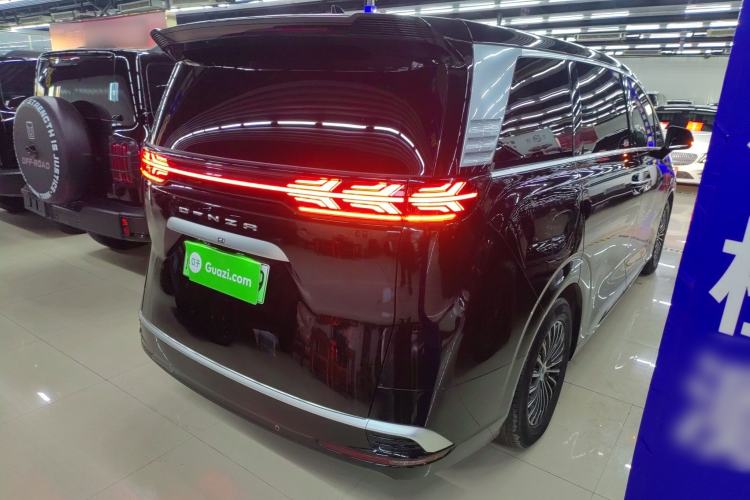 Used Denza D9 2022 DM-i 1040 Prestige Model
