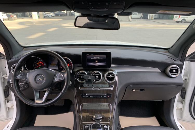 Used Mercedes-Benz GLC 2018 GLC 260 4MATIC Luxury Model
