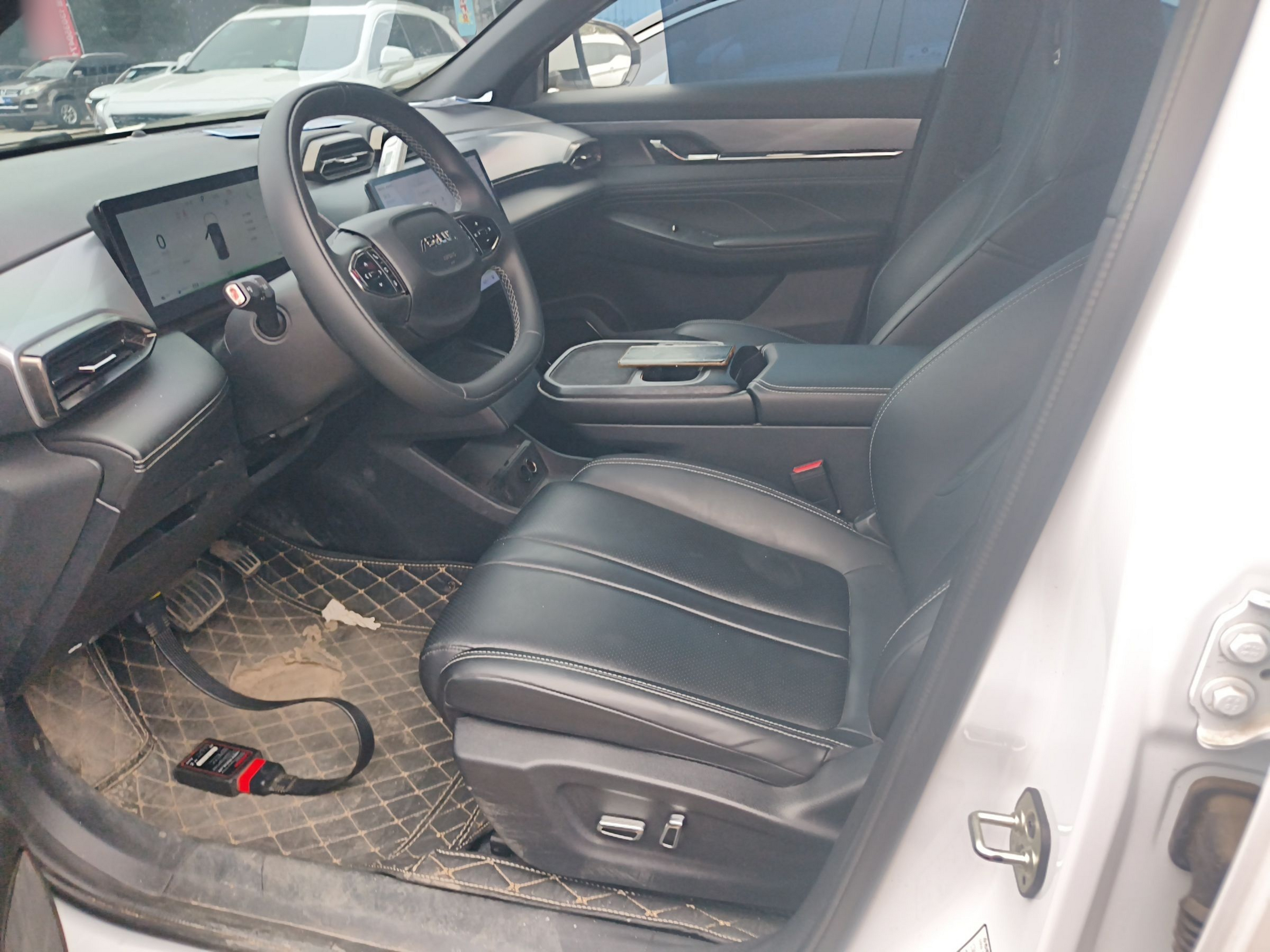 المقاعد الأمامية داخل السيارة