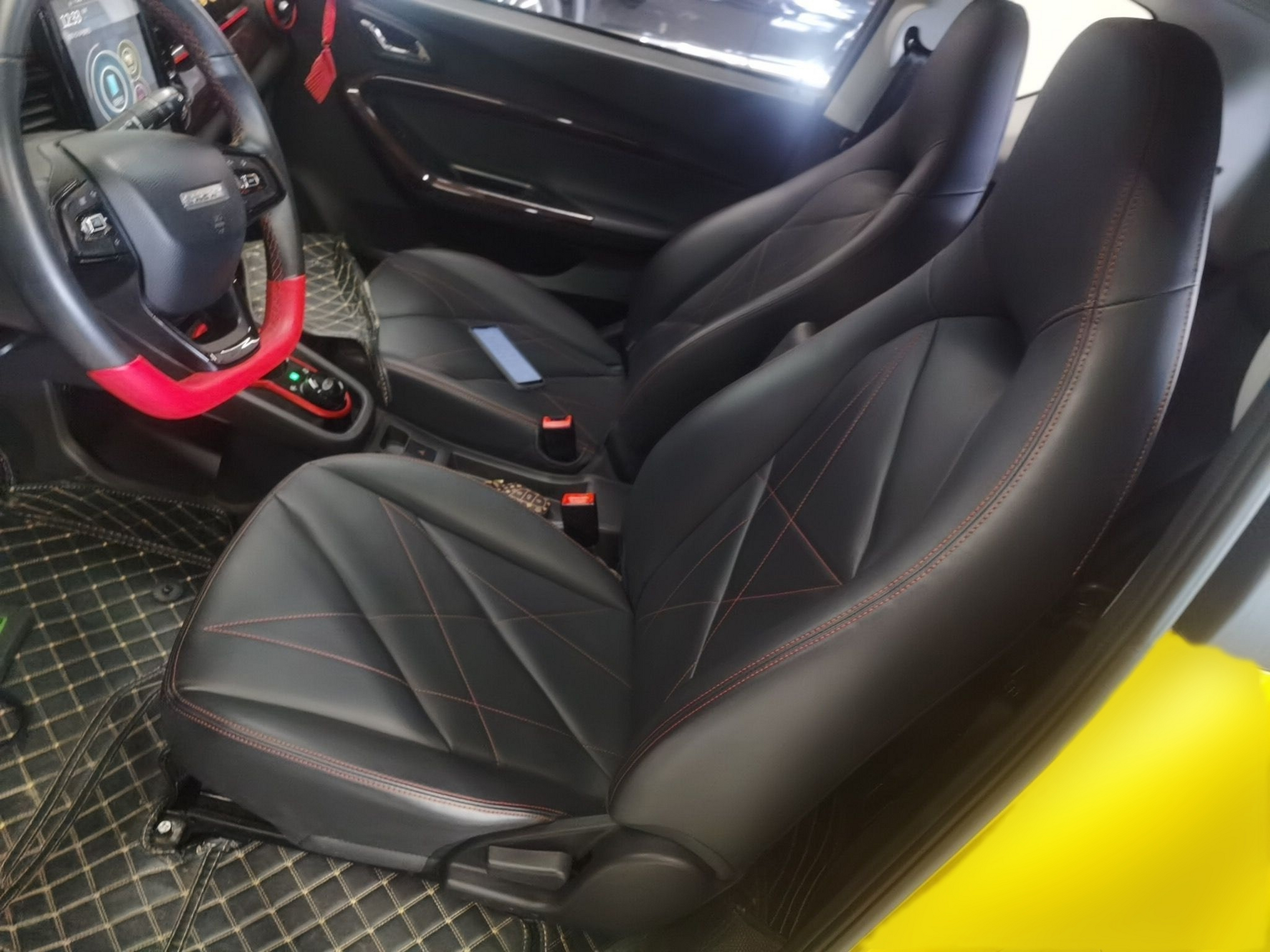 Переднее сиденье в автомобиле