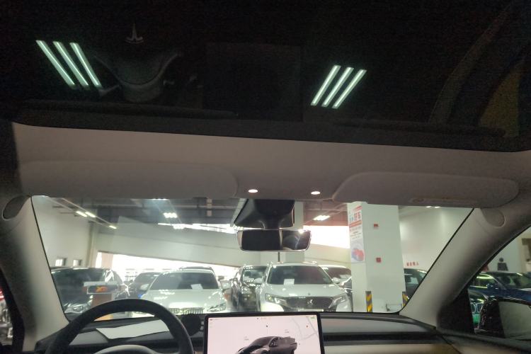 Used Tesla Model Y 2021 Long-Range All-Wheel-Drive Version
