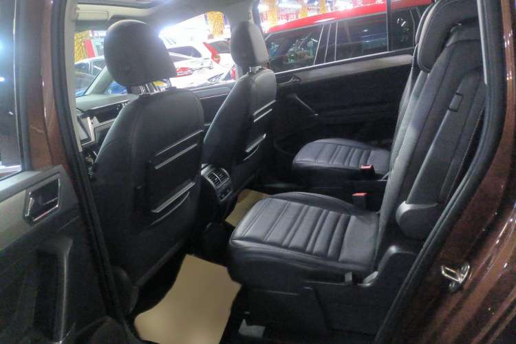 Used Volkswagen Touran 2016 Volkswagen Touran L 280TSI DSG Luxury Edition
