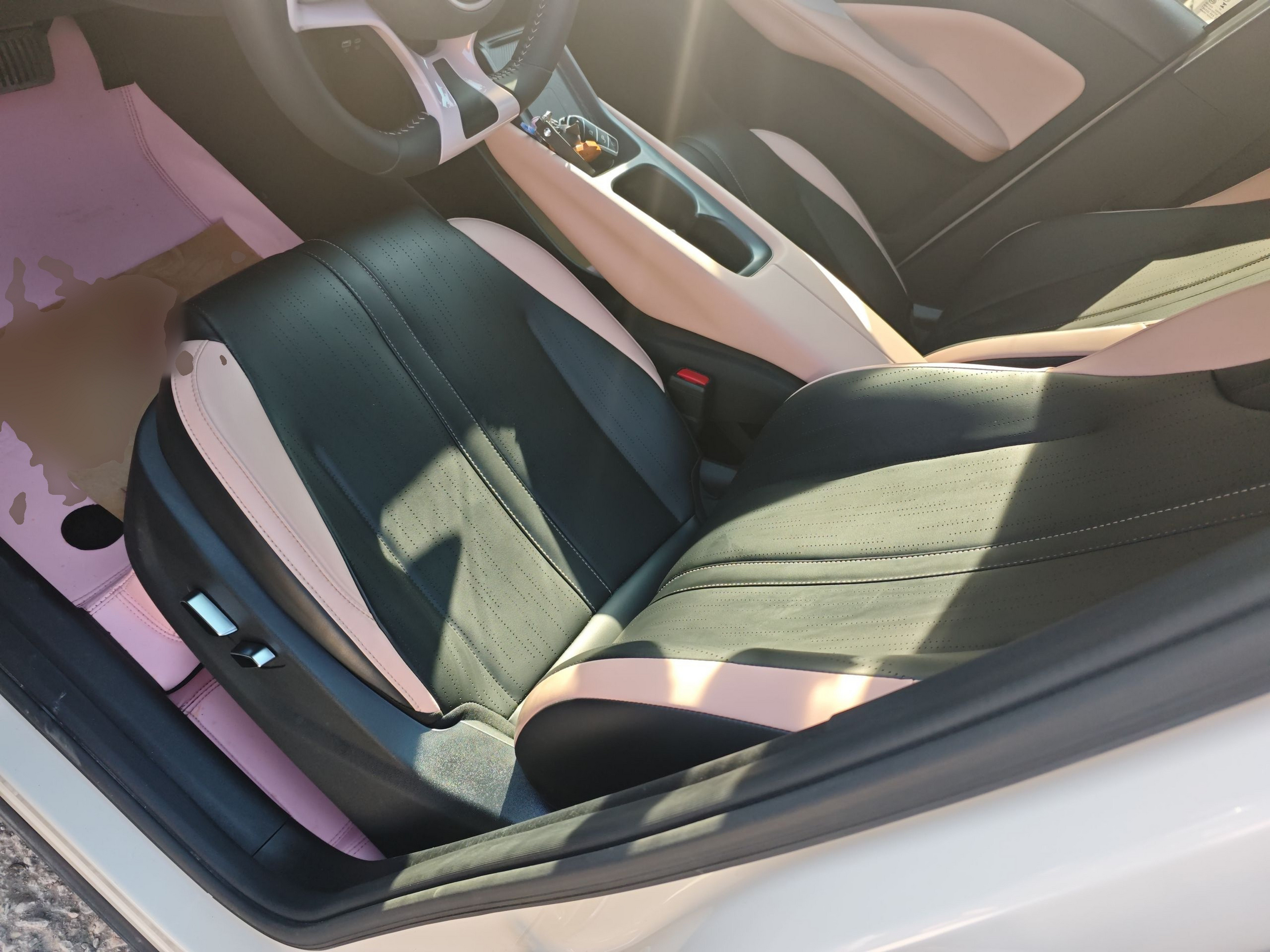 Переднее сиденье в автомобиле