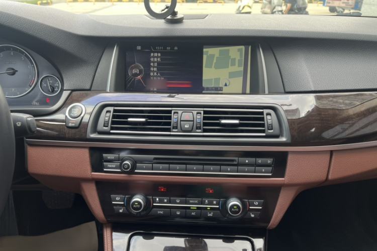 Used BMW 5 Series 2014 528Li Leading Model
