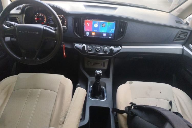 Used FORTHING Lingzhi 2022 Striving Version M5L 1.6L Base Model 7 Seats
