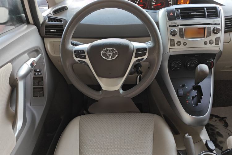 Used Toyota Verso 2014 Starlight 180E CVT Elite Edition
