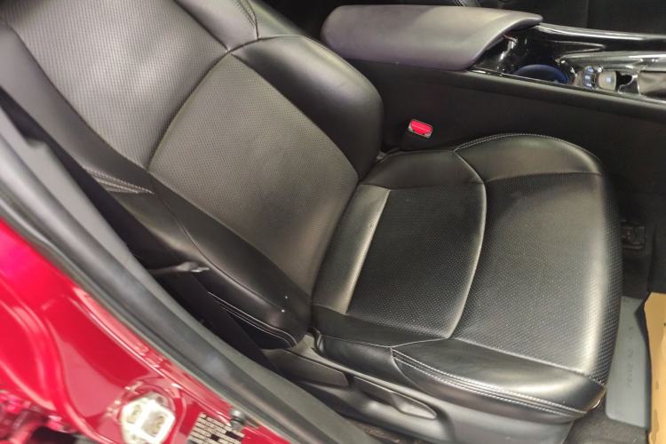 Used Toyota C-HR 2018 2.0L Leading with Sunroof China VI Standard
