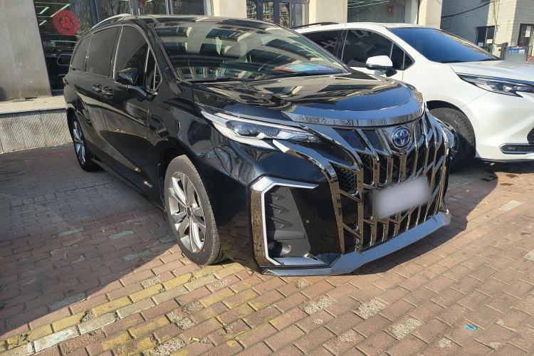 Used Toyota Sienna 2023 2.5L Hybrid Deluxe Edition