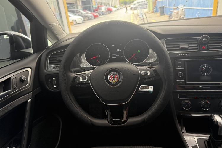 Used Volkswagen Golf 2018 230TSI Automatic Comfort Model
