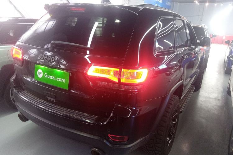 Used  Grand Cherokee (Import) 2015 3.0L Comfort Navigation Edition

