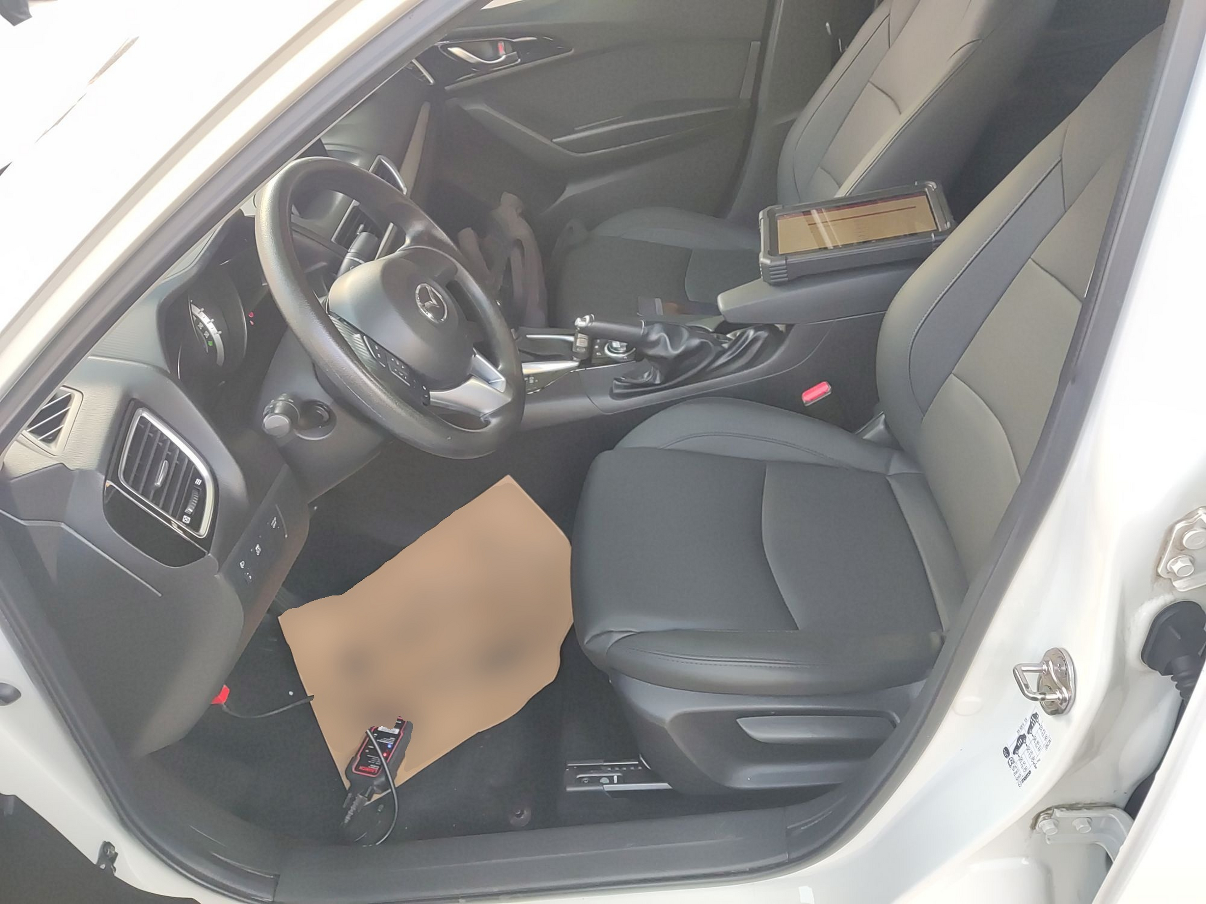 Переднее сиденье в автомобиле