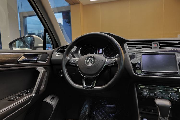 Used Volkswagen Tiguan L 2017 330TSI Automatic Two-Wheel Drive Flagship Edition
