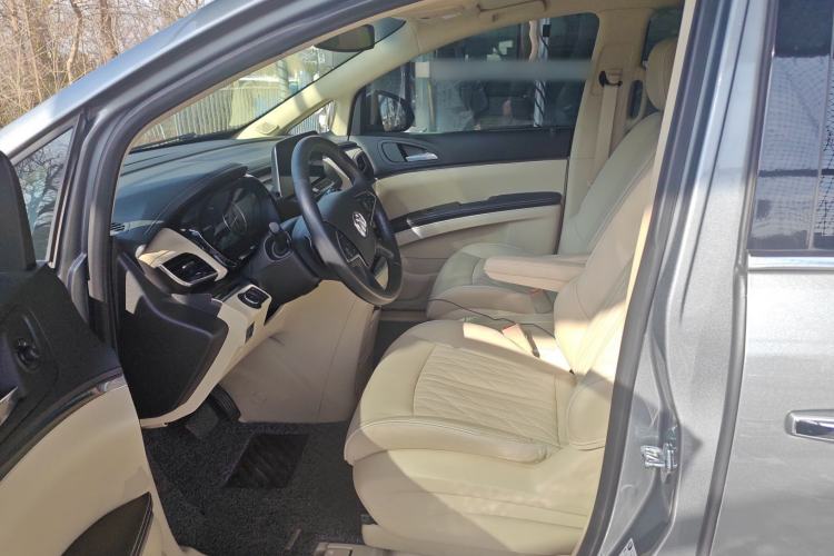 Used Buick GL8 2023 Facelifted Land Cruiser Executive Luxury Version
