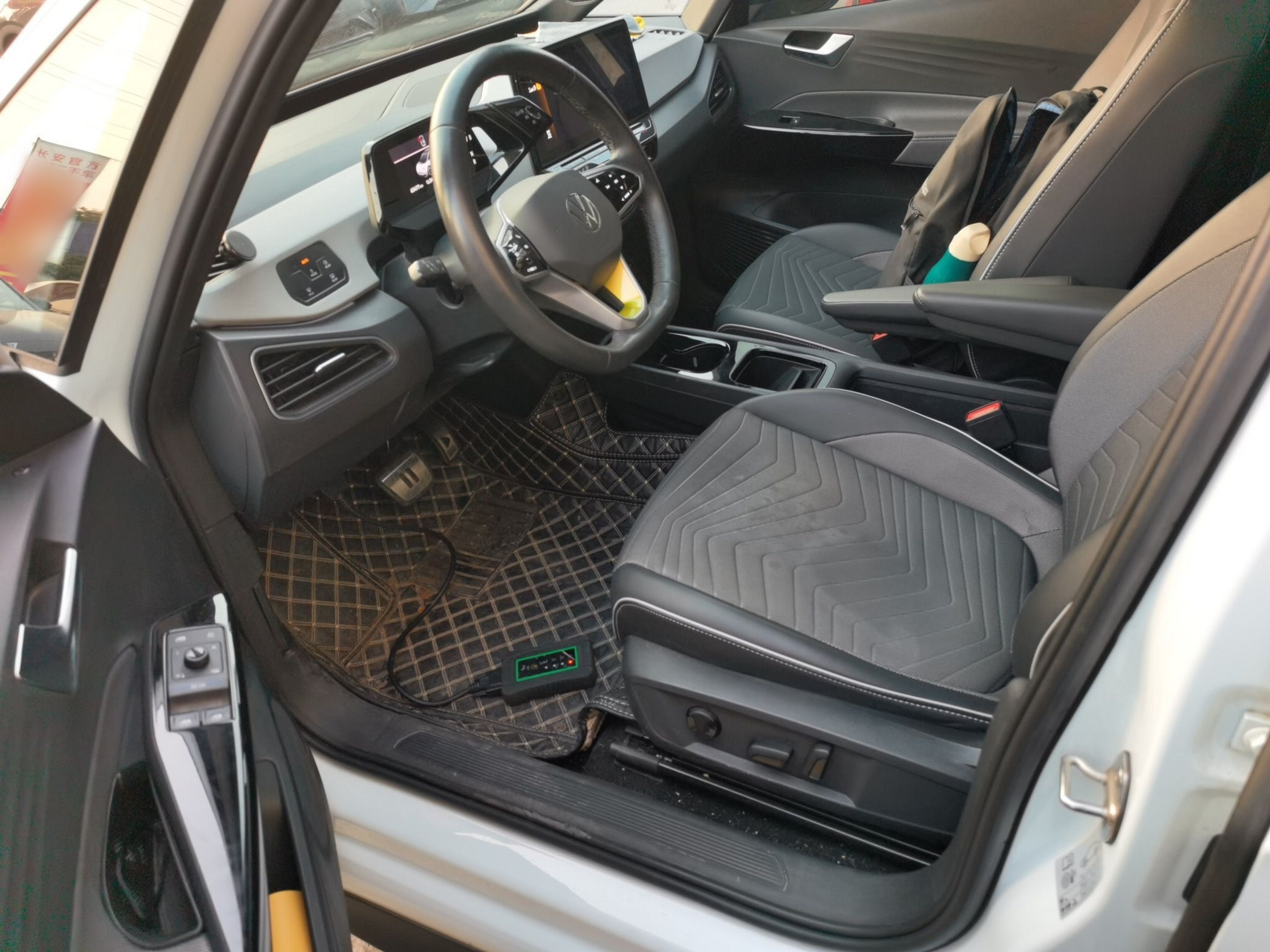 Переднее сиденье в автомобиле