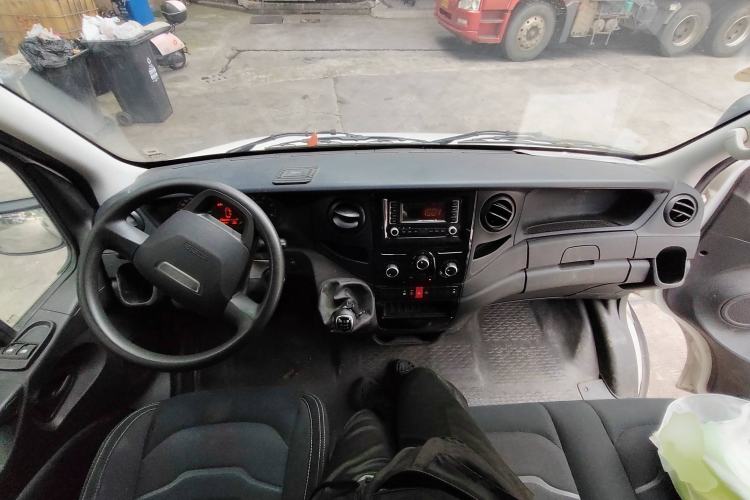 Used Iveco Eurocargo 2021 2.0T Manual - Yunrui Short Wheelbase Low-Roof Manual Door F1A
