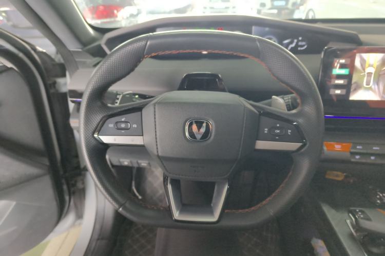 Used Changan UNI-V 2022 1.5T Smart Navigation Version
