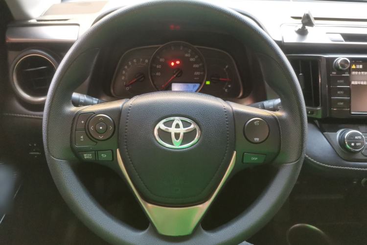 Used Toyota RAV4 2015 2.0L CVT Two-Wheel Drive Fashion Edition
