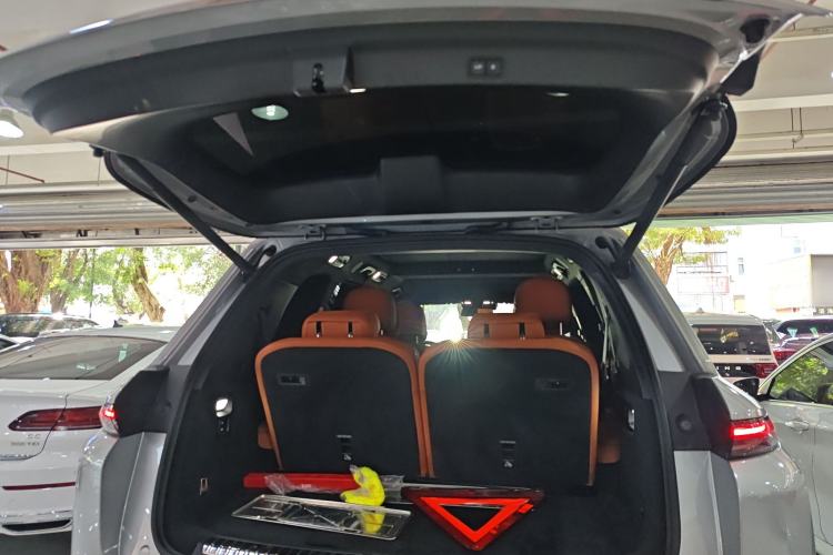 Used Li Auto L8 2023 Air model
