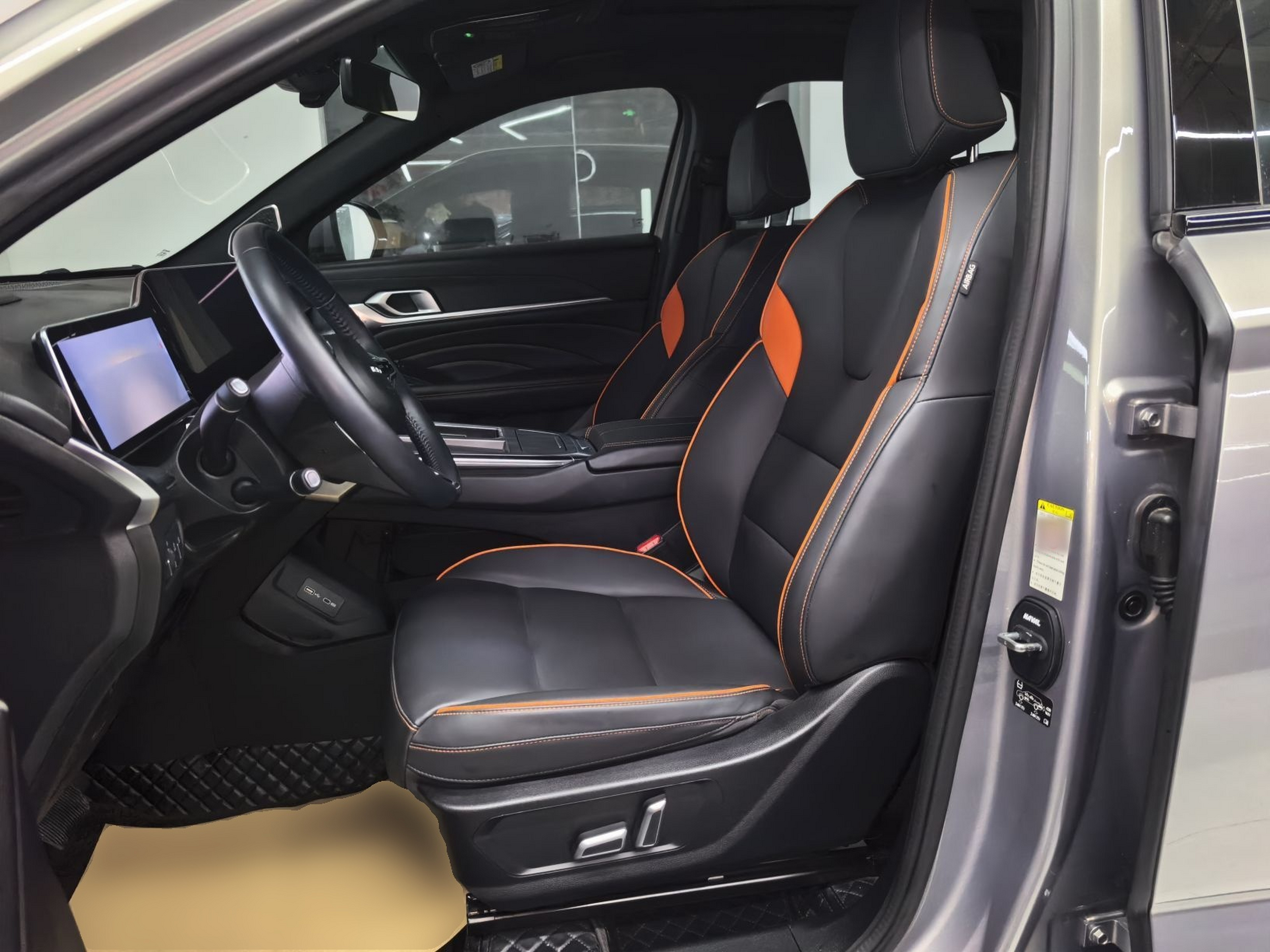 Переднее сиденье в автомобиле