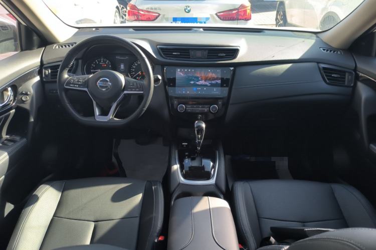 Used Nissan X-Trail 2023 Classic 2.0L Two-Wheel Drive Smart Connect Premium Edition
