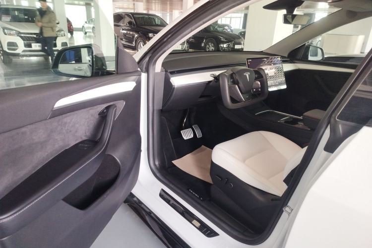 Used Tesla Model Y 2023 High-Performance All-Wheel-Drive Version