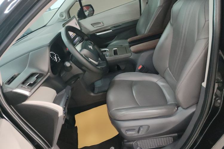 Used Toyota Sienna 2023 2.5L Hybrid Comfort Edition