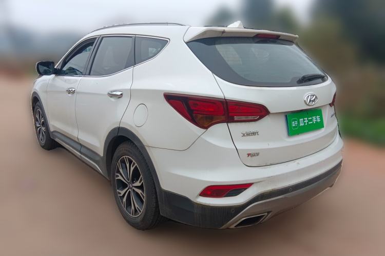 Used Hyundai Santa Fe 2017 2.0T Automatic Two-Wheel Drive Smart Version 7 Seats