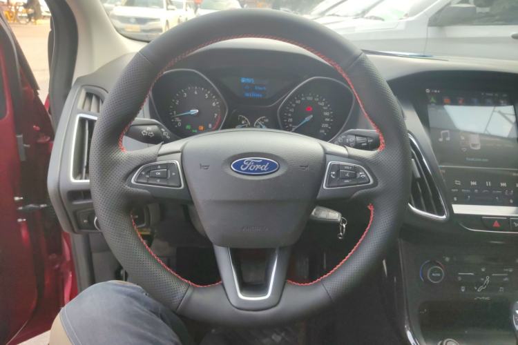 Used Ford Focus 2015 Hatchback 1.6L Automatic Fashion Edition
