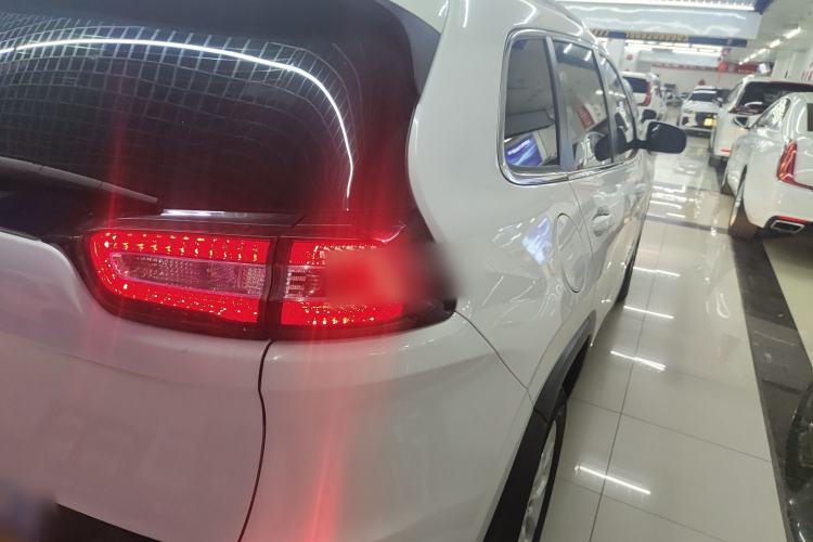 Used  Cherokee 2017 2.0L Superior Edition
