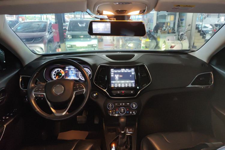 Used Jeep Cherokee 2019 2.0T 2WD Enjoyment Edition China V