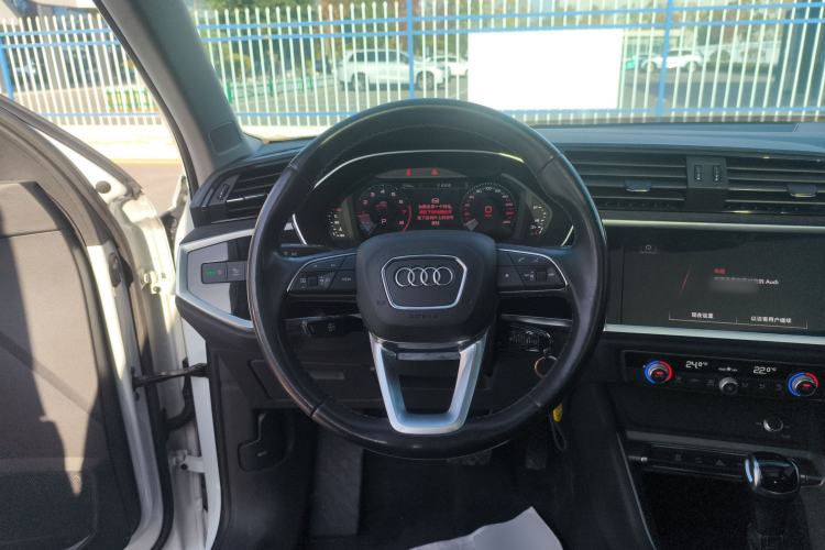 Used Audi Q3 2023 35 TFSI Progressive Dynamic Edition (1.4T)
