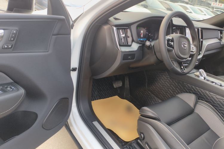 Used Volvo XC60 2025 B5 4x4 Smart & Advanced Sport Edition
