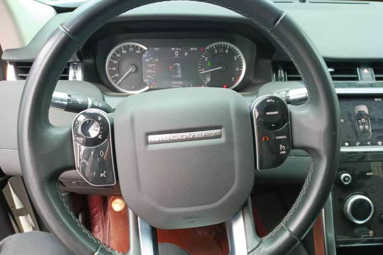 Used Land Rover Discovery Sport 2020 200 PS Family Edition
