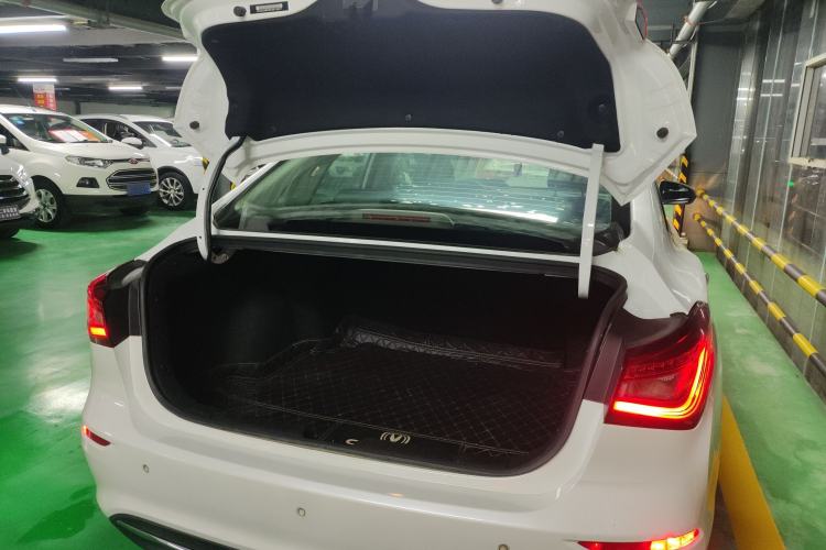 Used Changan Eado 2019 High-Energy Edition 1.6L GDI Manual Pioneer Model China VI Standard
