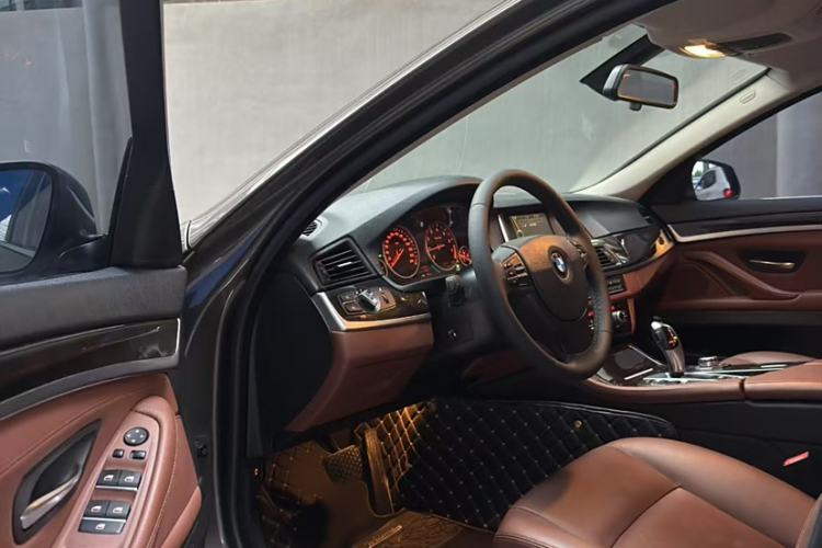 Used BMW 5 Series 2014 525Li Leading Model
