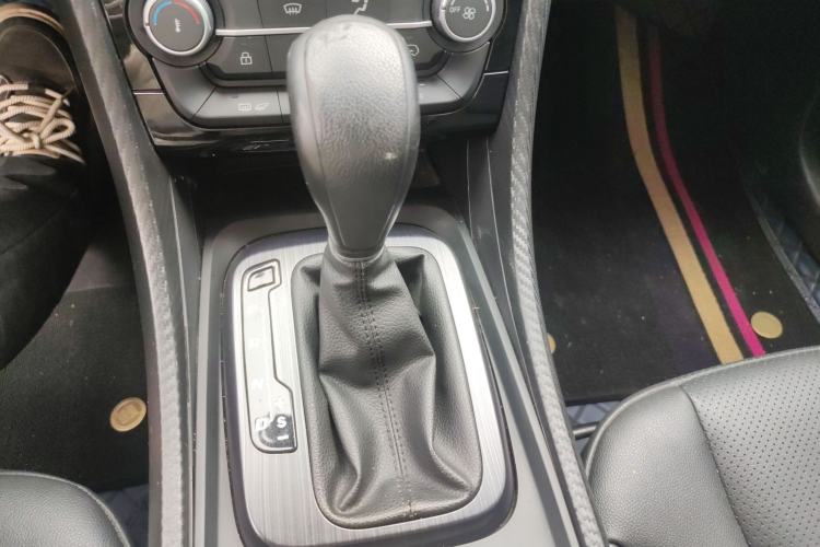 Used JMC Yusheng S330 2016 1.5L GTDi Automatic Two-Wheel Drive Prestige Edition
