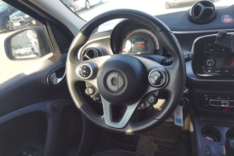 Used  forfour 2016 1.0L 52 kW Passion Edition
