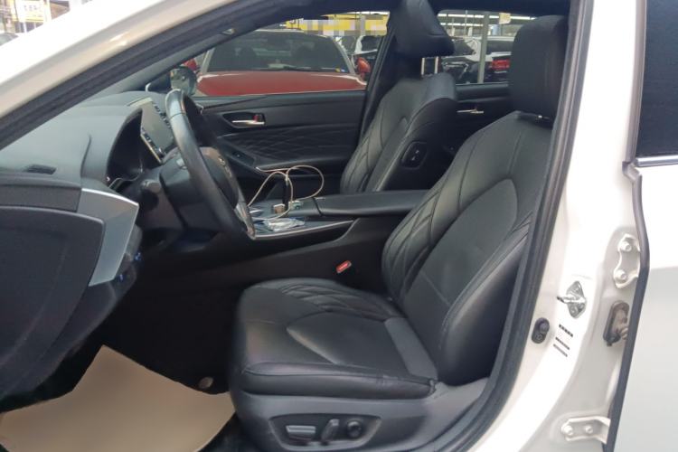 Used Toyota Avalon 2019 Dual-Engine 2.5L XLE Prestige Version China VI Standard
