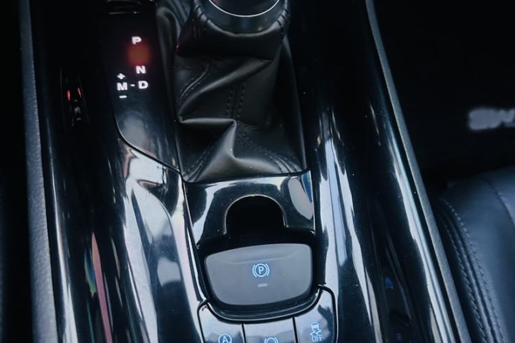 Used Toyota IZOA 2020 2.0L Yichi Version
